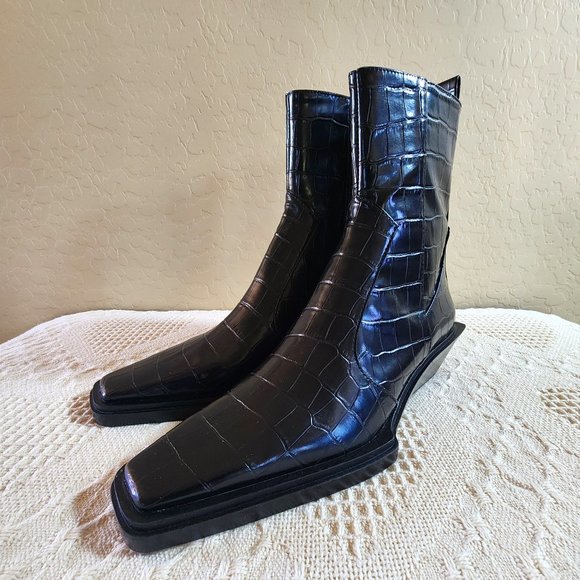 Zara Shoes - NWOT Women's Zara Black Animal Print Modern Ankle Boot Bootie SZ 39